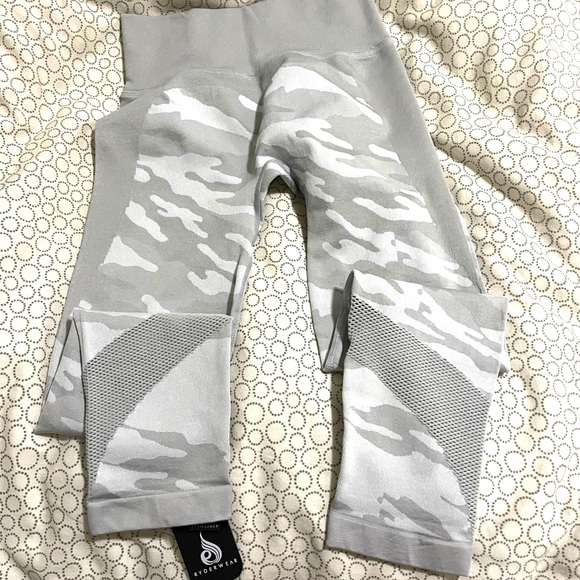 Never worn, don’t fit - Picture 1 of 4